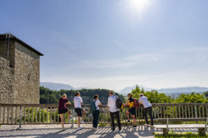 Geführte Wanderung Salzburg – Wanderer genießen den Ausblick